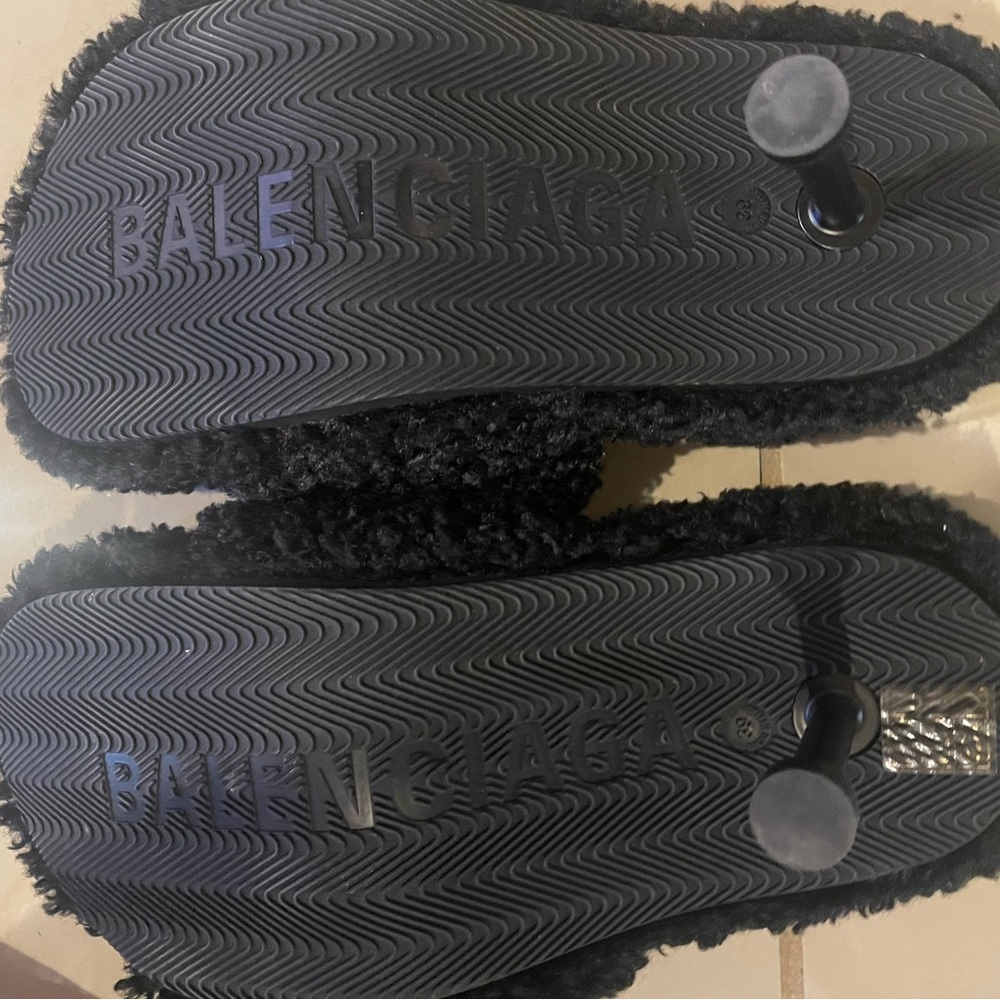 Balenciago Campaign Logo Faux Shearling Slide Sandal (Women)
Size 10
NWOT - Picture 5 of 10